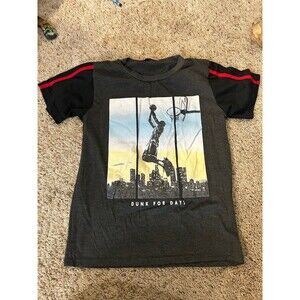 Victory league boys size 10/12 large graphic t shirt